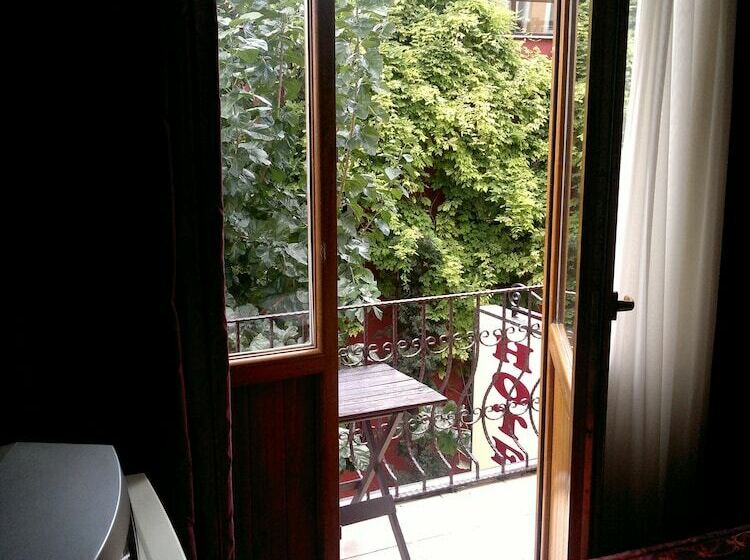 オーシャンビュースタンダードルーム, Emre