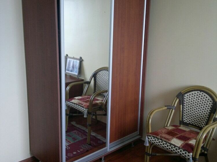 デラックスルーム, Emre