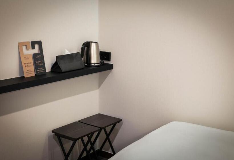 חדר סטנדרט לארבעה, Lumia Myeongdong