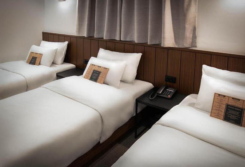 חדר סטנדרט לארבעה, Lumia Myeongdong