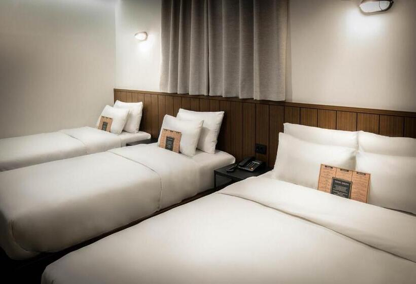 חדר סטנדרט לשלושה, Lumia Myeongdong