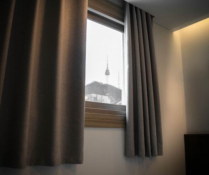 חדר סטנדרט לשלושה, Lumia Myeongdong