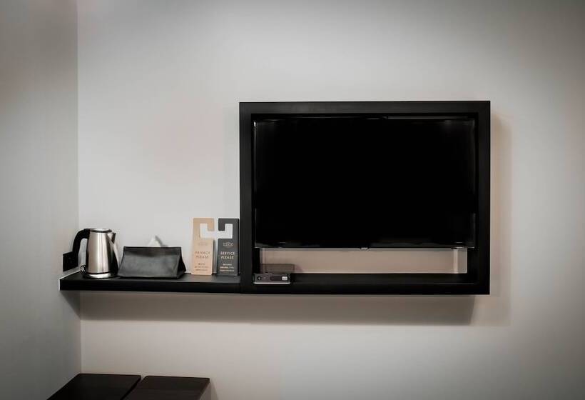 חדר סטנדרט לשלושה, Lumia Myeongdong