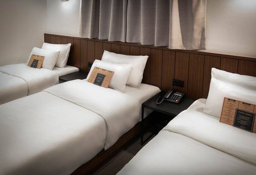 חדר סטנדרט לשלושה, Lumia Myeongdong