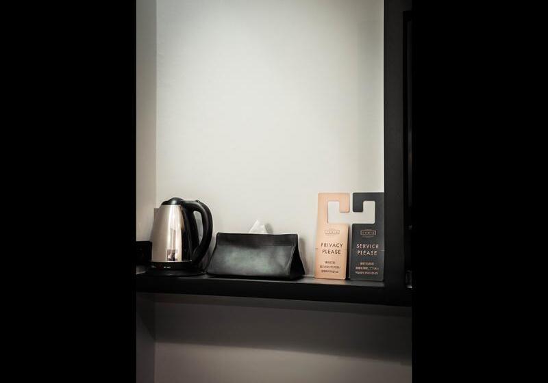 חדר סטנדרט לשלושה, Lumia Myeongdong