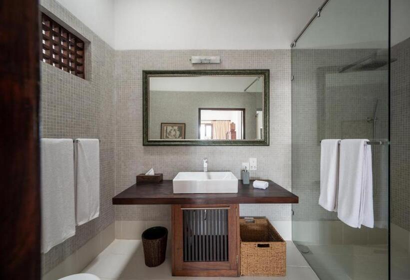 高级大房间, 42 Lighthouse Street