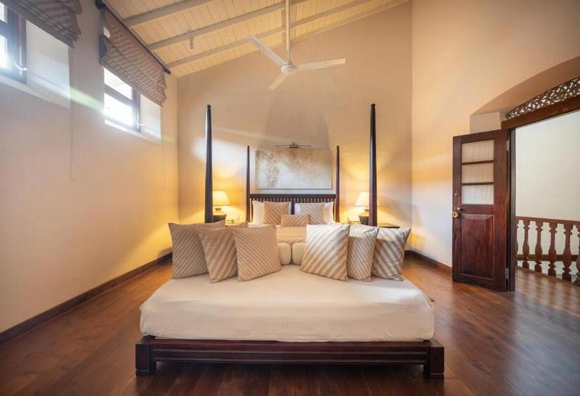 חדר סופריור, 42 Lighthouse Street