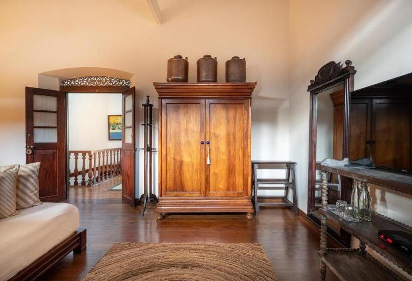 חדר סופריור, 42 Lighthouse Street