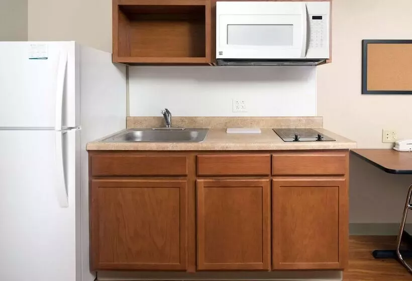 スタンダードスタジオ, Extended Stay America Select Suites Kansas City Stadium