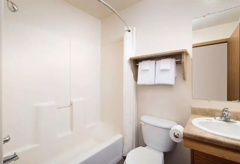スタンダードスタジオ, Extended Stay America Select Suites Kansas City Stadium