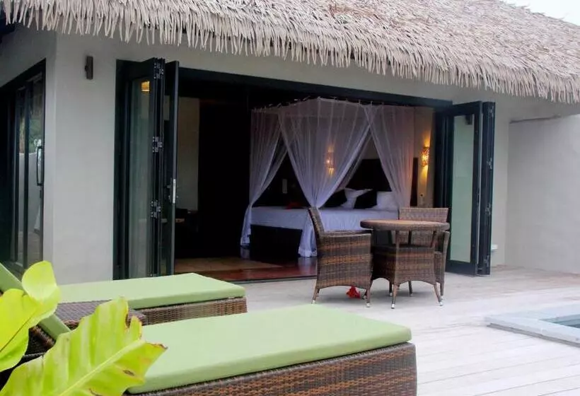 سوئیت جونیور با چشم‌انداز باغ, Nautilus Resort