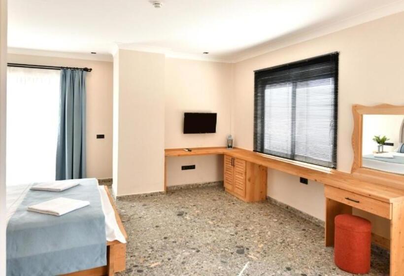 غرفة ديلوكس ثلاثية, Letoon Antique