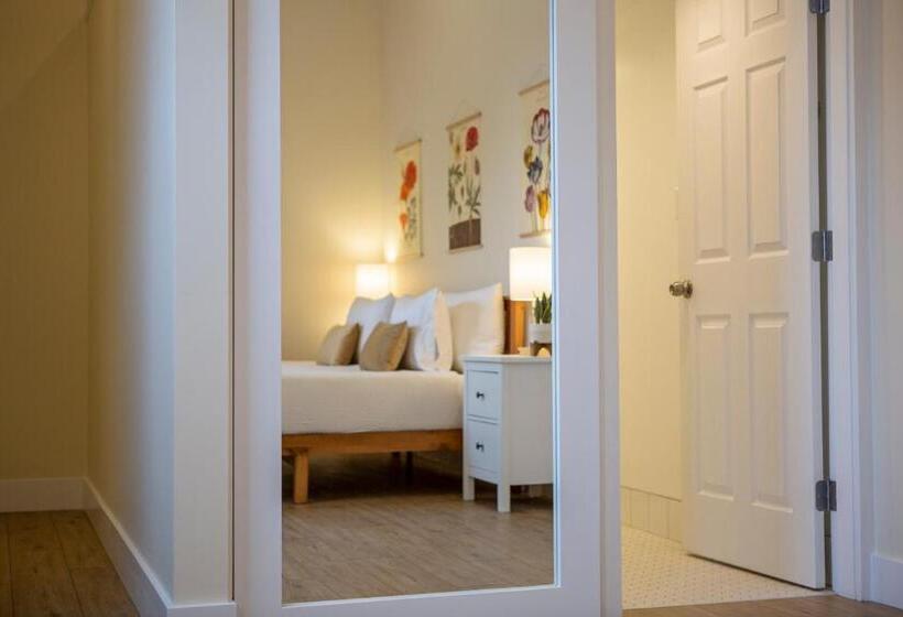 스탠다드 발코니 스튜디오, Stirling All Suites