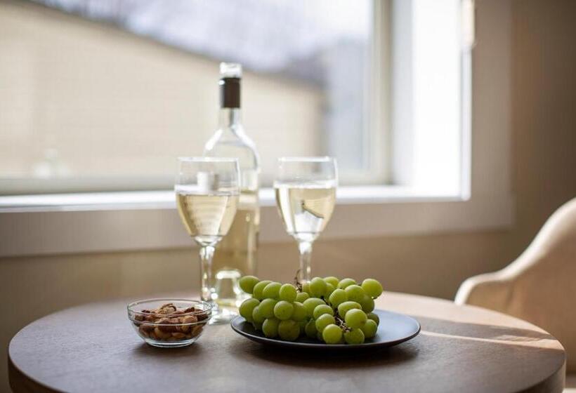 标准工作室带阳台, Stirling All Suites