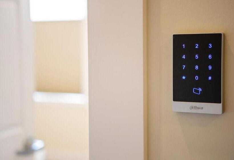 标准工作室带阳台, Stirling All Suites