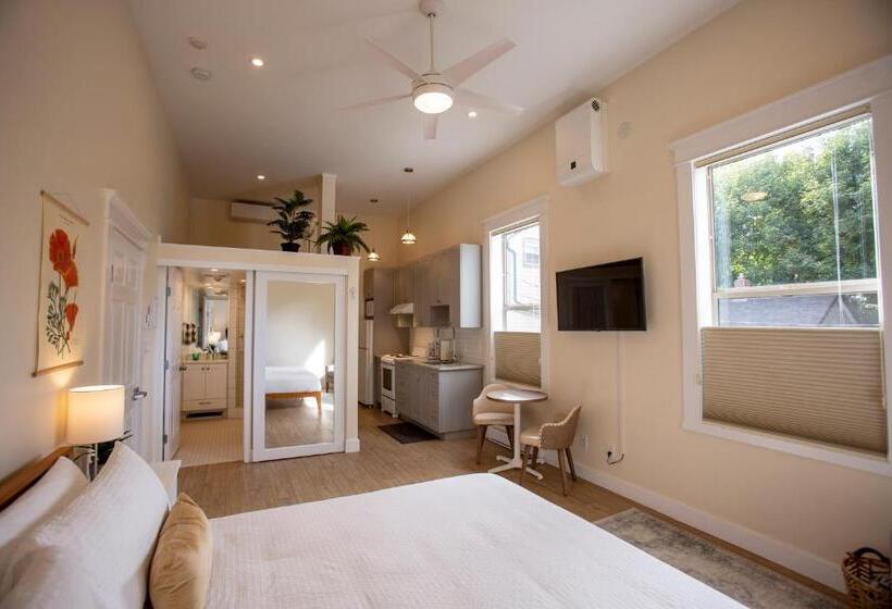 标准工作室带阳台, Stirling All Suites