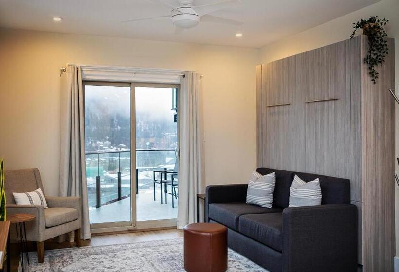 小型套房带阳台, Stirling All Suites