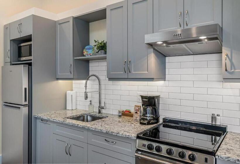 小型套房带阳台, Stirling All Suites