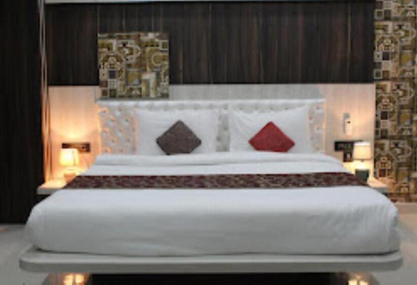 Номер Deluxe, Goroomgo Z Square Aurangabad