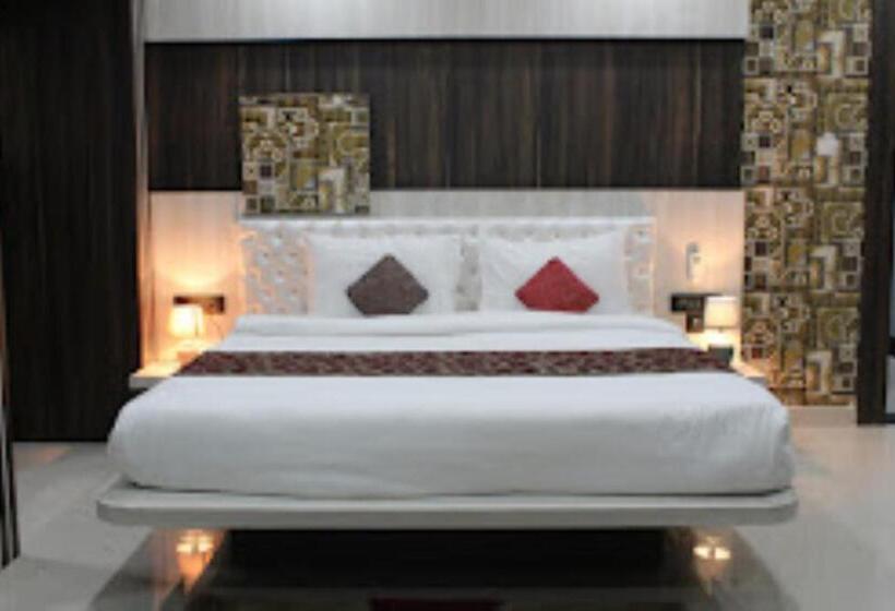 디럭스 룸, Goroomgo Z Square Aurangabad