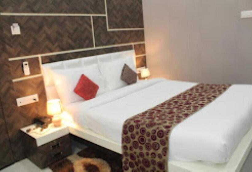 디럭스 룸, Goroomgo Z Square Aurangabad