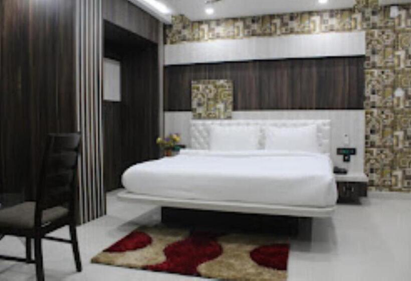 디럭스 룸, Goroomgo Z Square Aurangabad