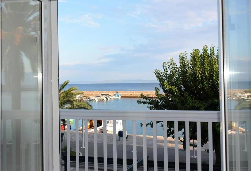 اتاق استاندارد سه نفره, Guesthouse Aurora
