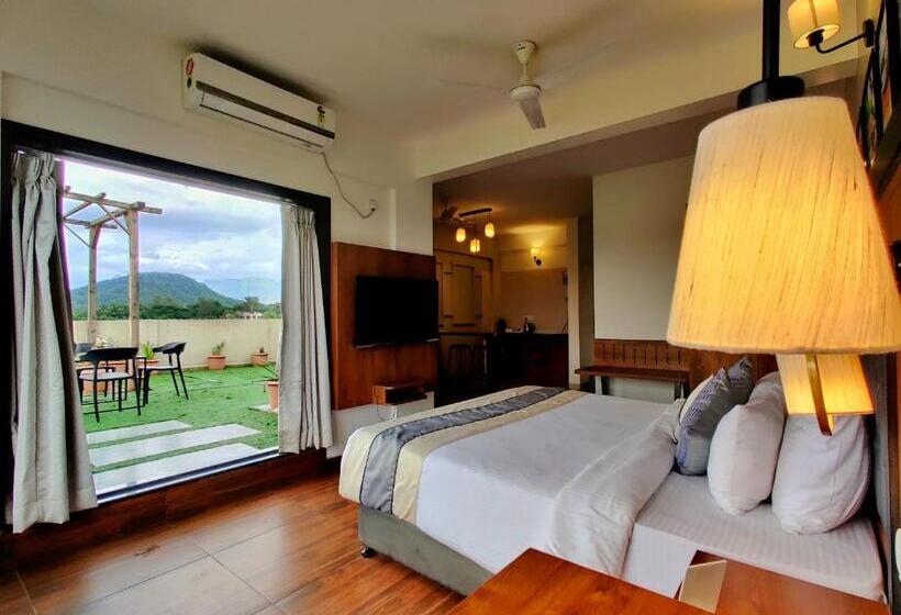 Студио Стандарт с Террасой, Pushpam Lords Resort Karjat  Pure Veg