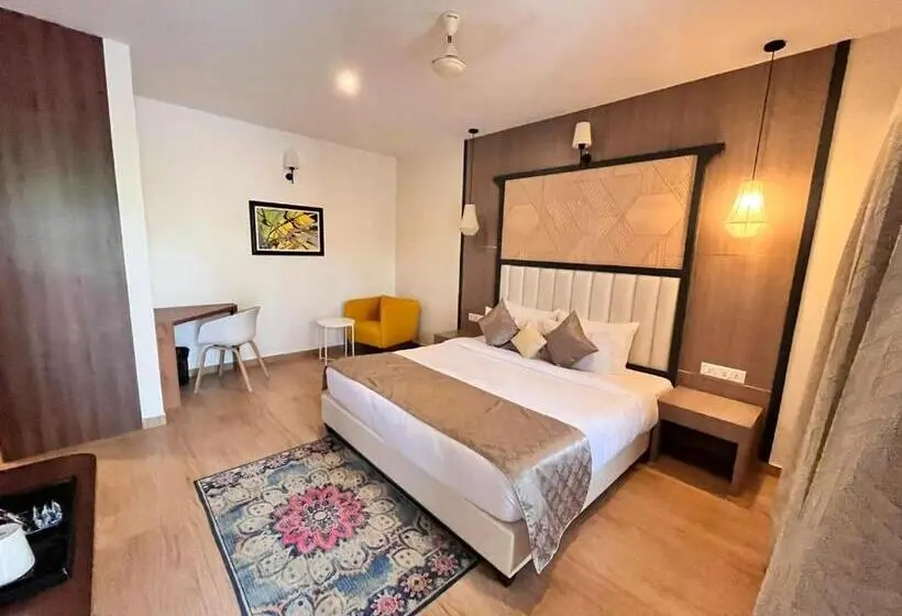 プール付き1ベッドルームヴィラ, Pushpam Lords Resort Karjat Pure Veg
