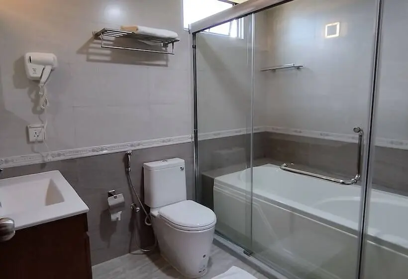اتاق لوکس سه تخته, Blue Wave Hotel Maldives
