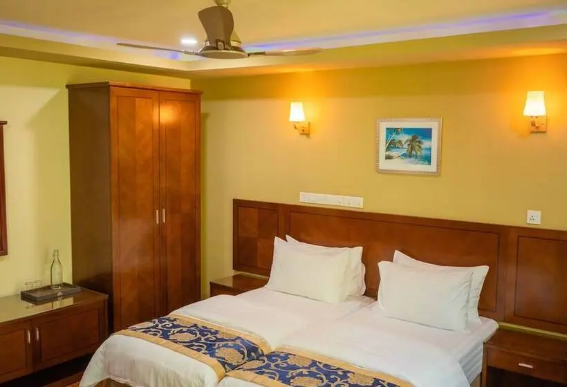اتاق لوکس سه تخته, Blue Wave Hotel Maldives
