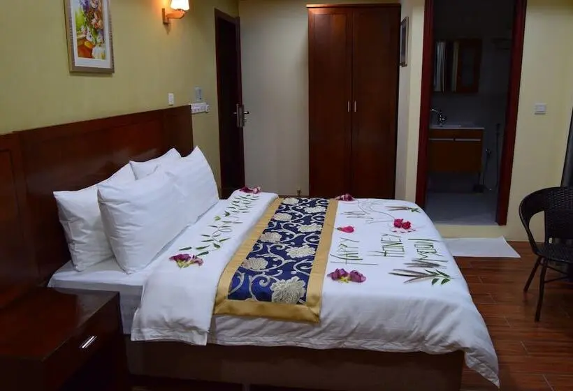 اتاق لوکس سه تخته, Blue Wave Hotel Maldives