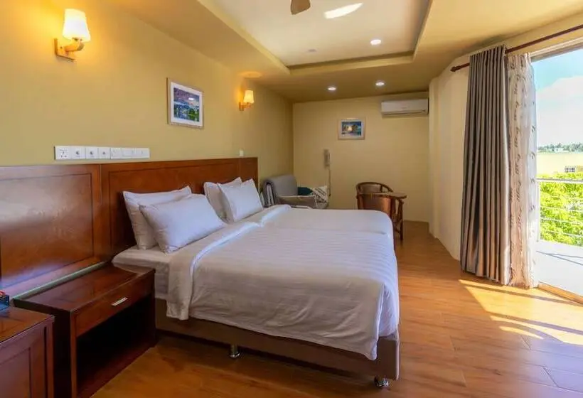 اتاق لوکس سه تخته, Blue Wave Hotel Maldives