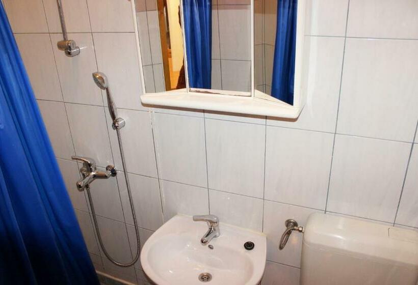 تختخواب در اتاق مشترک, Room Lazareti