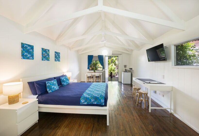 בקתה, Airlie Beach Magnums   Adults Only