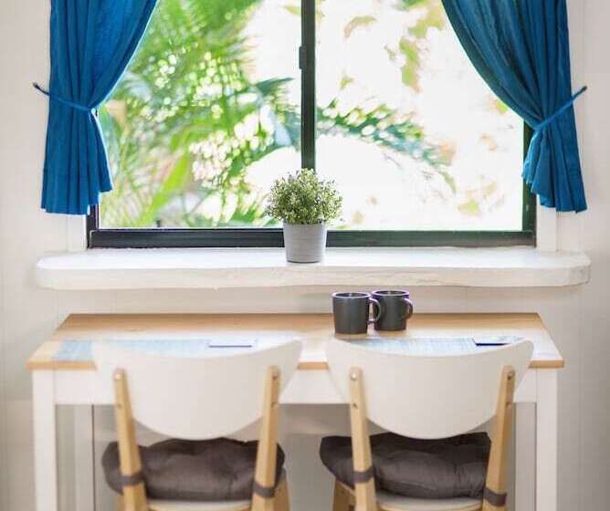 בקתה, Airlie Beach Magnums   Adults Only