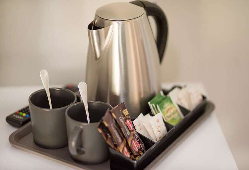 בקתה, Airlie Beach Magnums   Adults Only