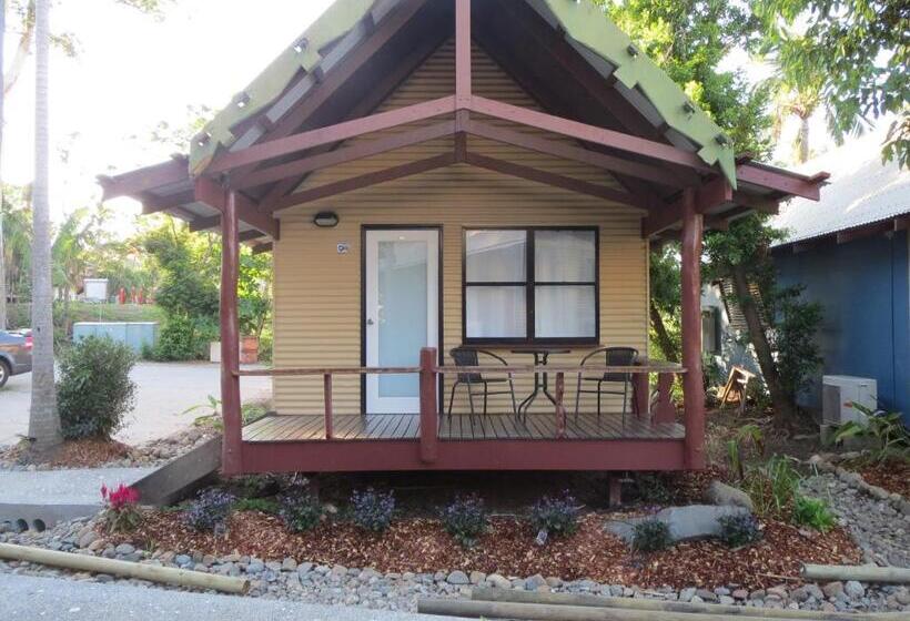 Хижина, Airlie Beach Magnums   Adults Only