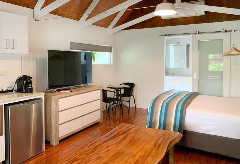 בקתה, Airlie Beach Magnums   Adults Only