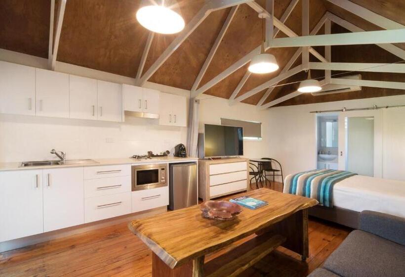 בקתה, Airlie Beach Magnums   Adults Only