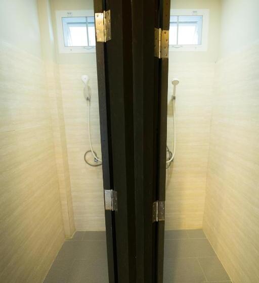 Chambre Triple Standard Salle de Bains Commune, Dorm Of Happiness By Tharaburi Resort