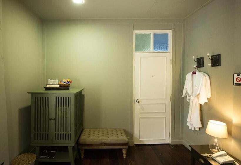 غرفة قياسية حمام مشترك, Dorm Of Happiness By Tharaburi Resort