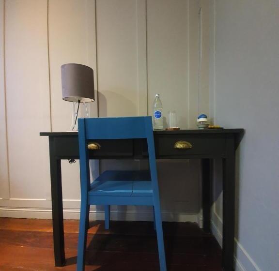 Chambre Standard Individuelle Salle de Bains Commune, Dorm Of Happiness By Tharaburi Resort