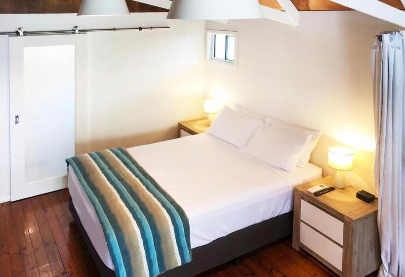 Хижина, Airlie Beach Magnums   Adults Only