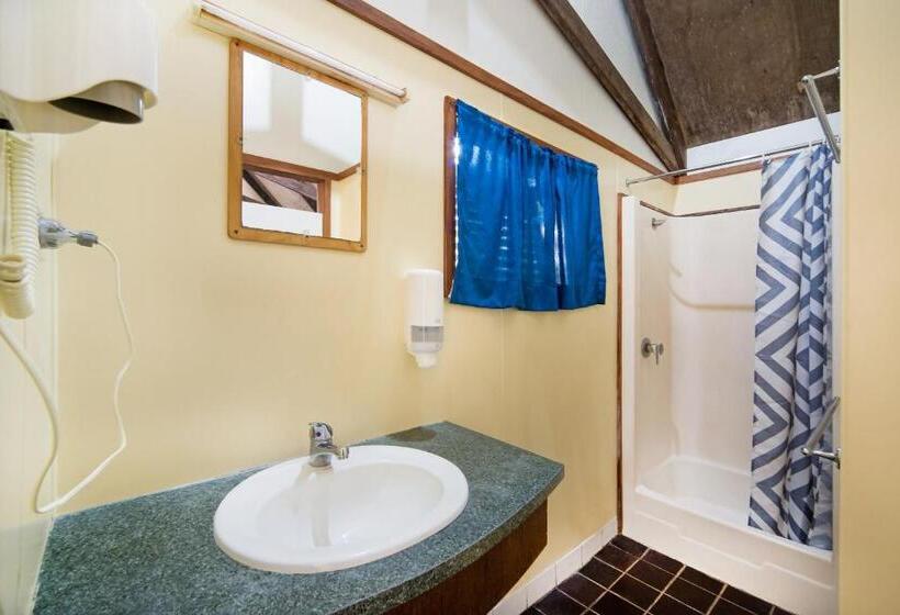 בקתה, Airlie Beach Magnums   Adults Only