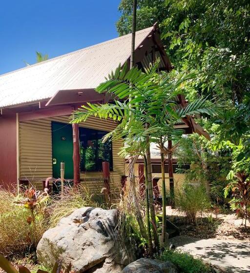 Хижина, Airlie Beach Magnums   Adults Only