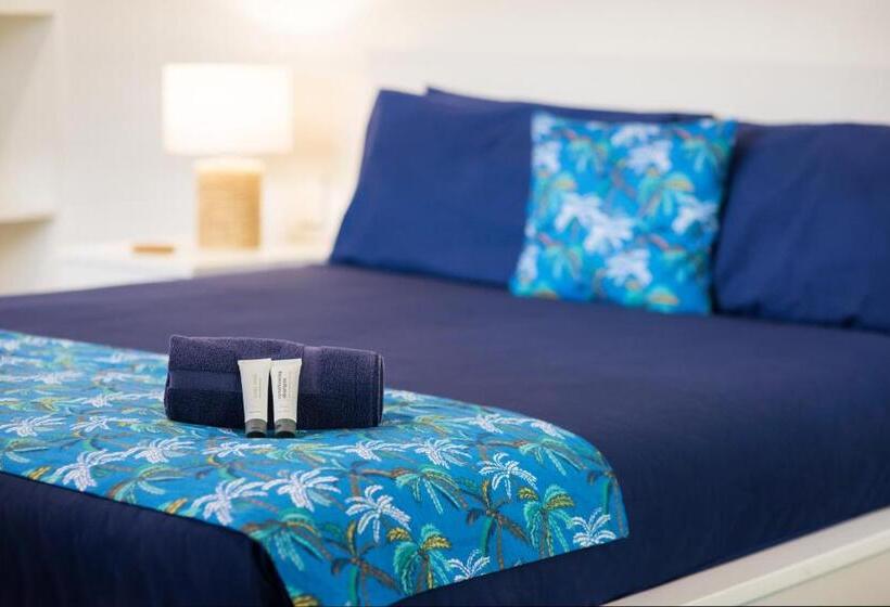 בקתה, Airlie Beach Magnums   Adults Only