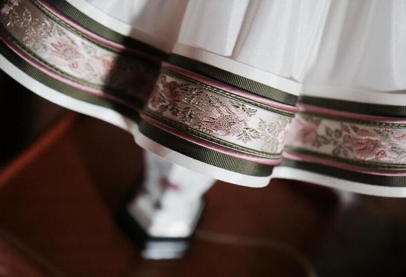 جناح, Le Manoir De Marie Lou