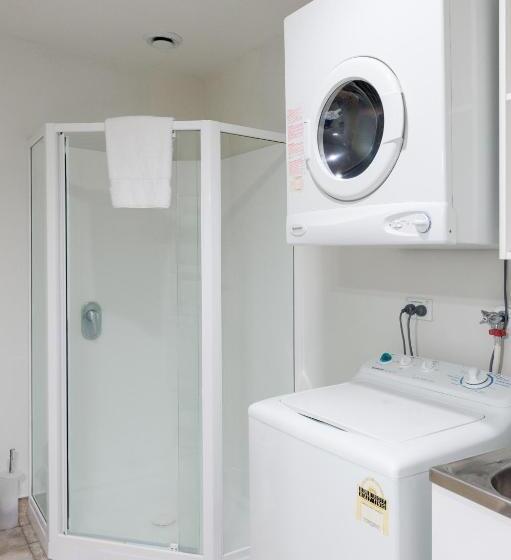 ２ベッドルームアパートメント, Courtenay Village