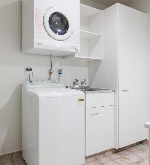 ２ベッドルームアパートメント, Courtenay Village